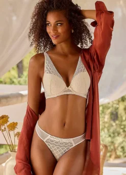 Petite Fleur Pack Of 2 Lace Thongs -Daily Bra Store Petite Fleur Pack of 2 Lace Thongs31866056FRSP W04