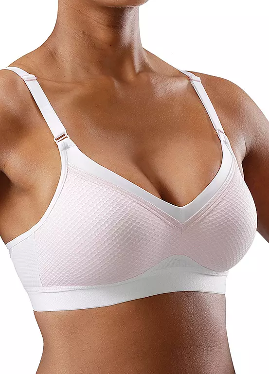 Triumph Free Motion Non-Underwired Sports Bra 1 Triumph Free Motion Non-Underwired Sports Bra